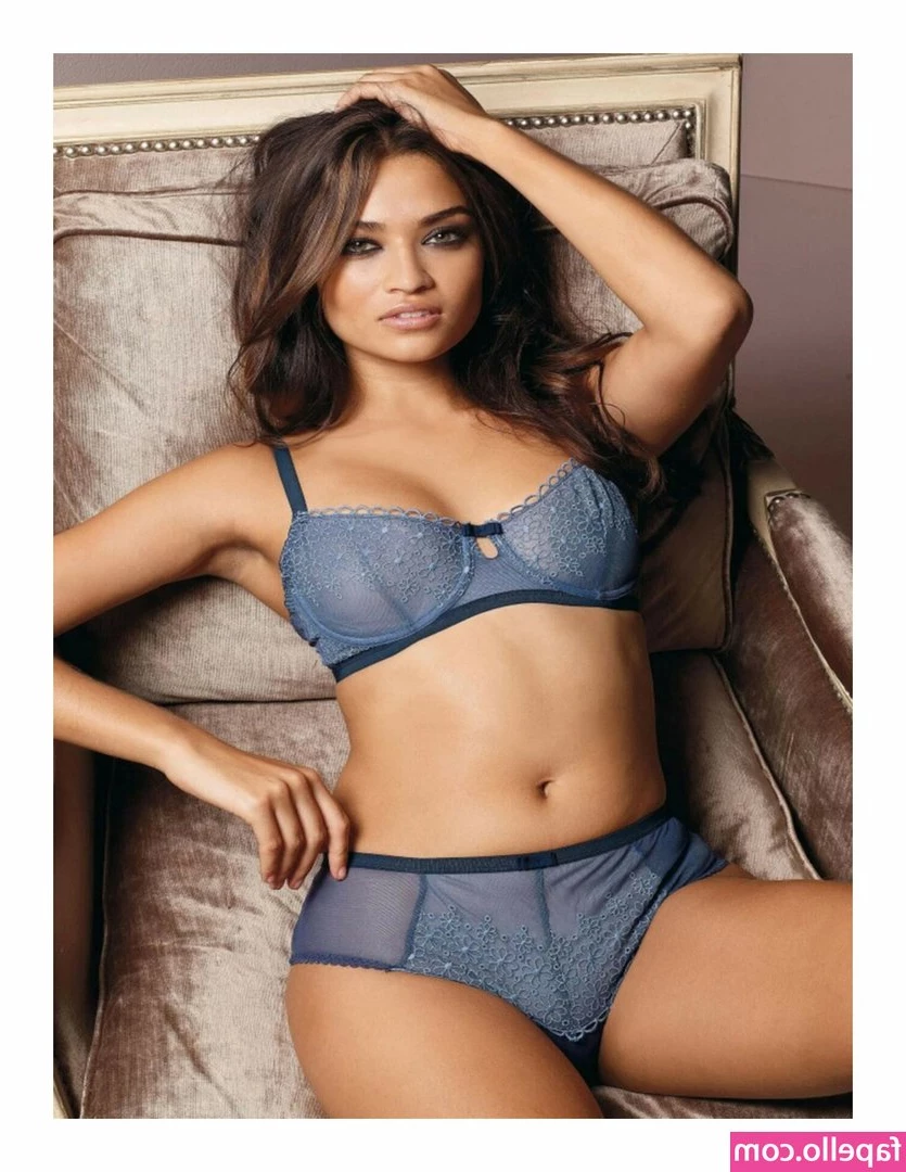 Shanina Shaik [ shanina-shaik ] - Any game suggestion for today