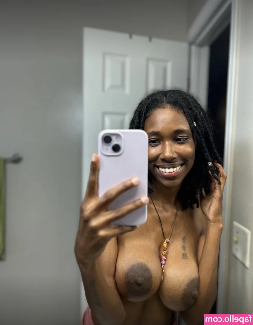 momboobs10 - Botitas altas .......