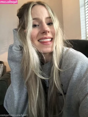 Hayleex - 🔥CUTE KITTY @melissakissy🔥Loves cocks of all sizes😍When she