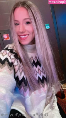 Hayleex - Who wants to buy me a late Christmas present 🎁 🎄🤶☺️
