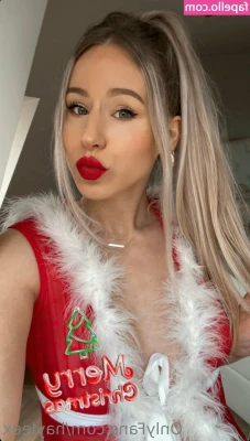Hayleex - Never mind my stubble. But, look at my pretty pussy!!! Oh, and