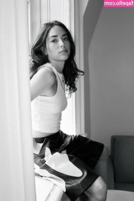 Mariel Molino [ mariel-molino ] - Oh you know, just me about to rest my legs on your shoulders while