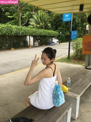 Park Yu-Rim [ park-yu-rim ] - Please distract me in the DMs because I don't wanna deal with this