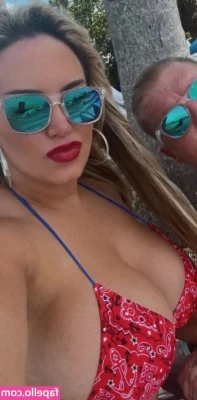 katethegreat_official [ katethegreat-official ] - Temperature's are rising here! 💚May have to hose myself down! 😜