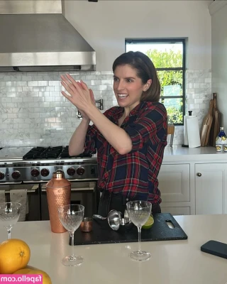 Anna Kendrick [ anna-kendrick ] - Did you have something you wanted to show me?