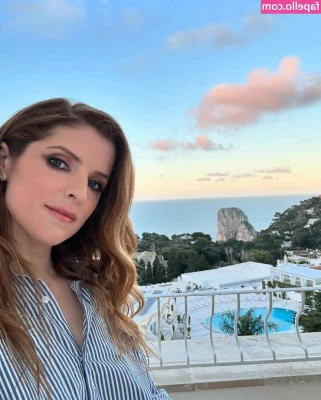 Anna Kendrick [ anna-kendrick ] - Happy Humpday 🍑 You don't want to miss the rest of this photoset