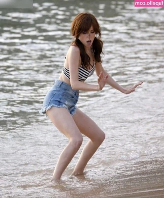 Anna Kendrick [ anna-kendrick ] - More pink toenails! 💅👣🥰 part 1