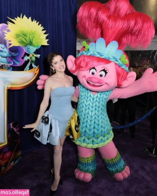 Anna Kendrick [ anna-kendrick ] - Wearing nada😈