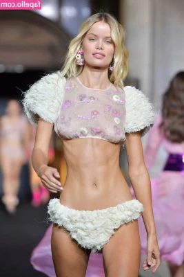 Frida Aasen - And the last pic from this photo shoot  I need to try and get my legs