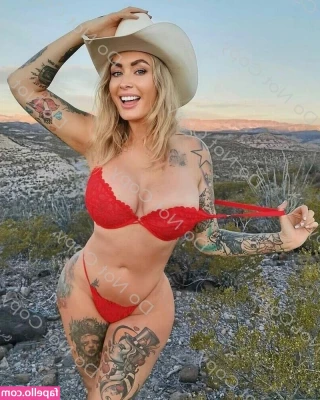 lauralux [ lauralux-1 ] - IM HORNY BABE  CAN I WARM DIS PUSSY UP BEFORE SHE GO VISIT POUNDTOWN 