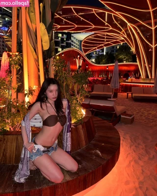jia.east [ jia-east ] - I want to park this juicy ass on your face️😋
