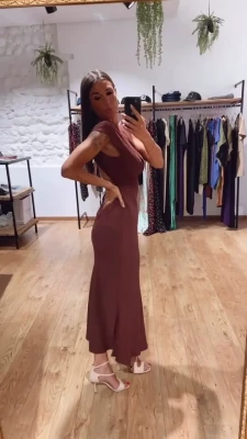 Claudia Magnabosco [ claudia-magnabosco ] - Who Don t Love Backshots In The Middle Of The Day