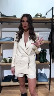 Claudia Magnabosco [ claudia-magnabosco ] - Feed me baby... Pearl for me 😂