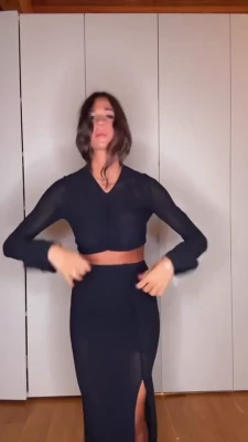Claudia Magnabosco [ claudia-magnabosco ] - Any fun plans tonight
