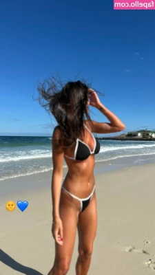 Claudia Magnabosco [ claudia-magnabosco ] - I'm LIVE on #Fanscope: Happy Easter everyone!!