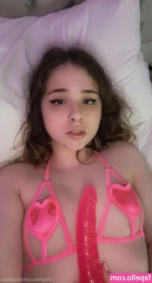 Elizabxth - Guess what my ass took next⁉️ Posting new scene w/ Suzanne