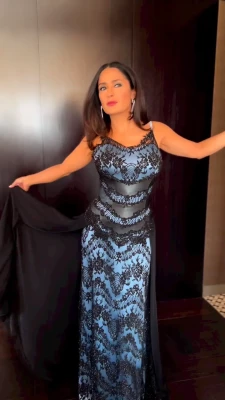  [ salma-hayek ] - Buon sabato a tutti