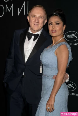 Salma Hayek [ salma-hayek ] - Hi babes  Want more