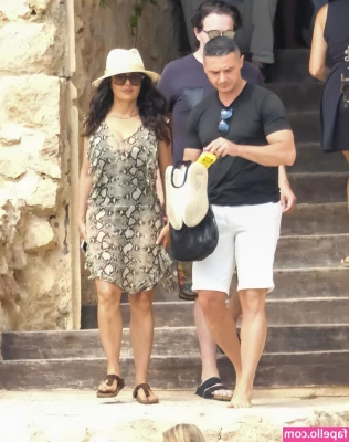 Salma Hayek [ salma-hayek ] - Eva Maxim @ the Office!! if u want more,check ur Dms!!