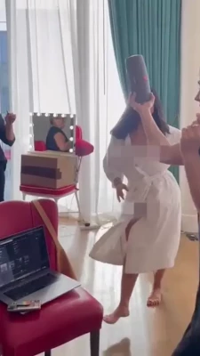 Salma Hayek [ salma-hayek ] - ♥ Attention ça mouille (15min - $15) 🇫🇷 Rien de mieux
