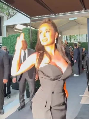 Salma Hayek [ salma-hayek ] - Would you submit to your demons and do everything I tell you to do