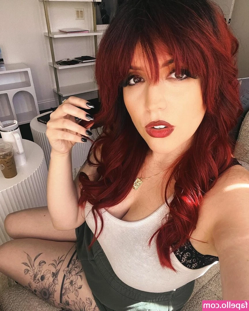 Amber Lee Connors [ amber-lee-connors ] - play your cards right