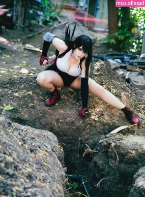 Amber Lee Connors [ amber-lee-connors ] - There’s only one thing missing from this picture…