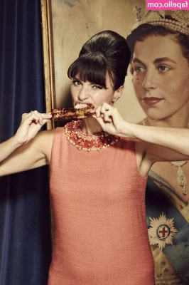 Gizzi Erskine [ gizzi-erskine ] - I also have an exciting bit of news  I have a wishlist now  I ll be