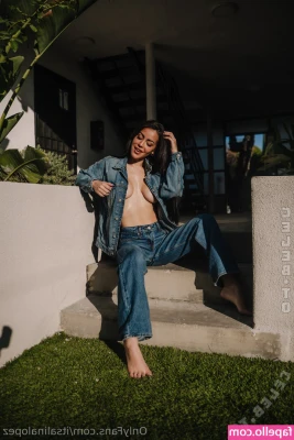Alina Lopez [ alina-lopez-65 ] - Do you have a Twitter? If you do, follow me in there & say hello