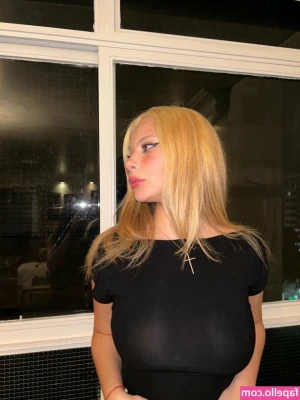 sarahszzzzz - For those of you who don't check your DMs:  💋 Hot girl summer