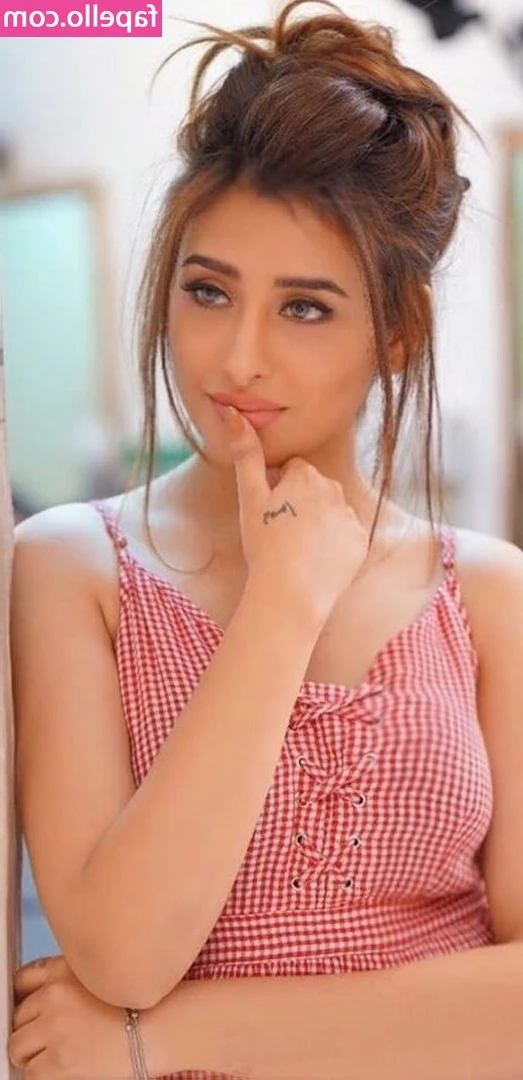 Mahira Sharma [ mahira-sharma ] - I may look soft and gentle but I really want a rough pounding 😫