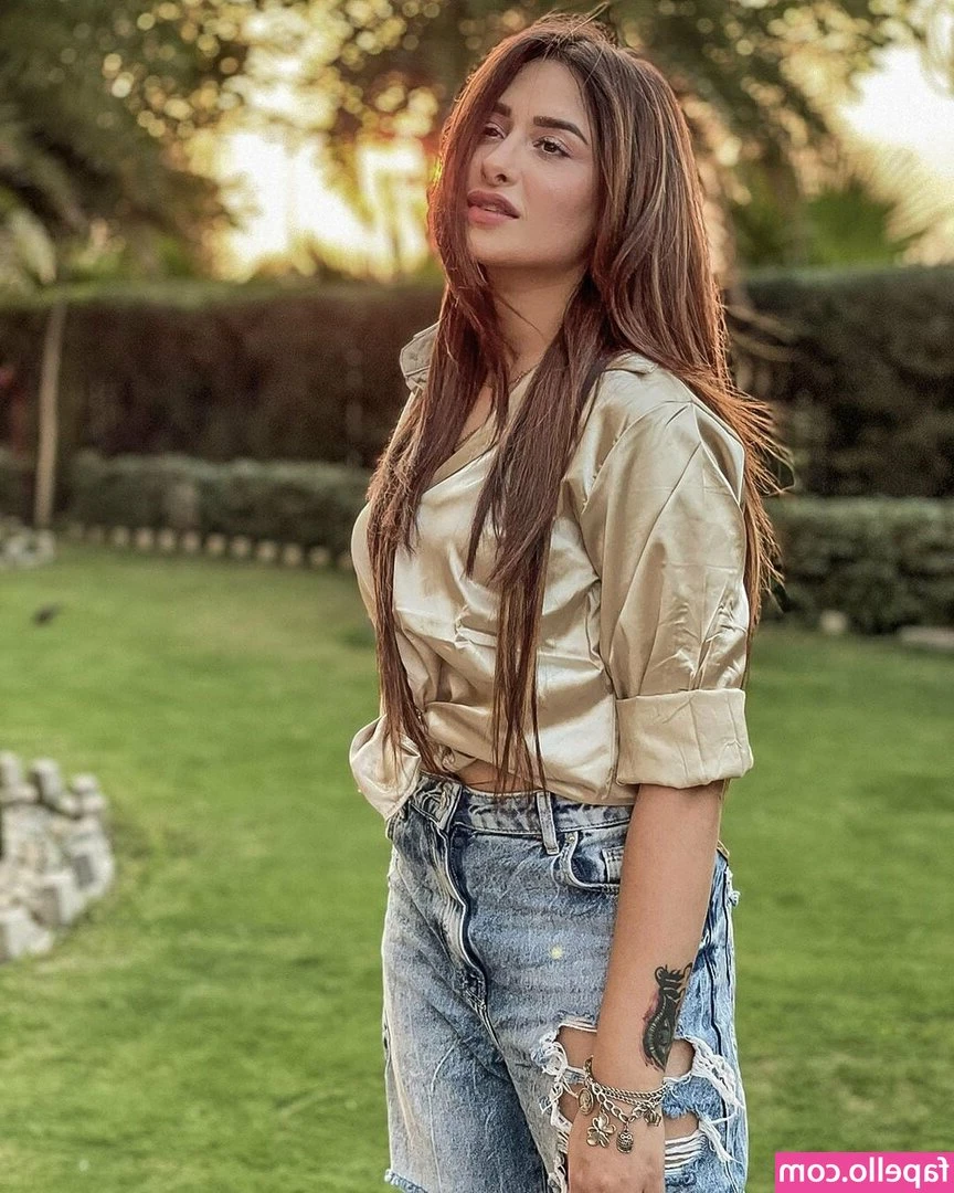 Mahira Sharma [ mahira-sharma ] - Messyyyyy 💦 🐱 Might delete later 🙈