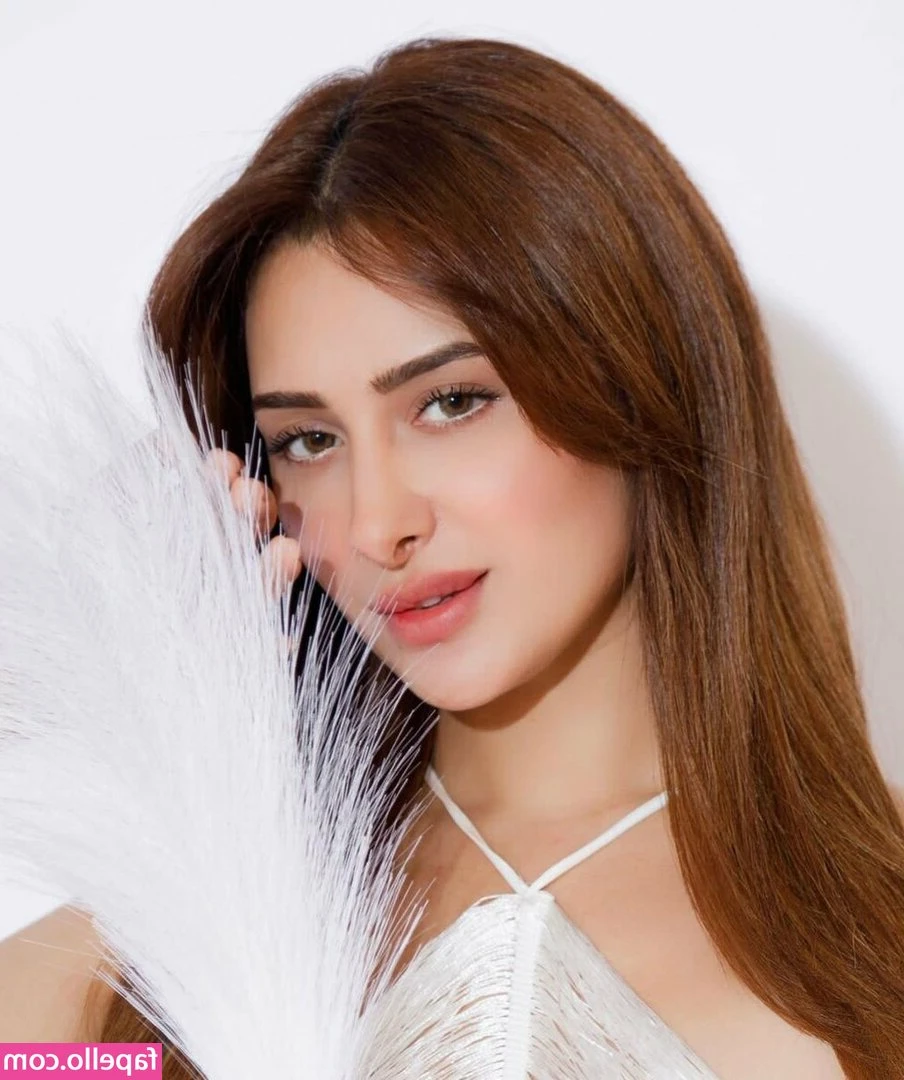 Mahira Sharma [ mahira-sharma ] - Nude selfie set