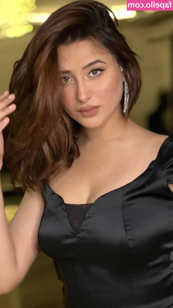 Mahira Sharma [ mahira-sharma ] - I still smell like you and that makes me the happiest woman on the