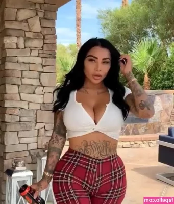brittanya [ brittanya-1 ] - 4  minute masturbation vid   titty play and pussy toy play    3 hawt