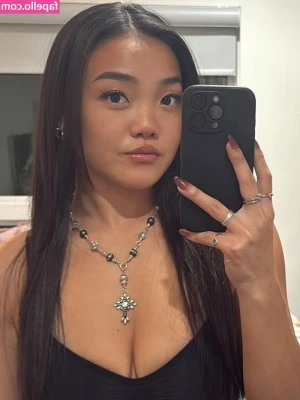 Kylie Liya [ kylie-liya ] - Do you like this view 😛 Check DM for full video