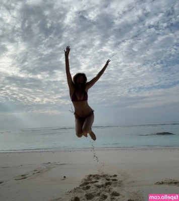 Lisa Snowdon [ lisa-snowdon ] - Parce que < généralement, on apprécie la vue > 🙊et moi
