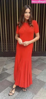 Lisa Snowdon [ lisa-snowdon ] - Quick work break to show off my titties 💁🏻‍♀️