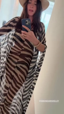 Lisa Snowdon [ lisa-snowdon ] - Do you want to see more   iwantsheena Come follow me on my VIP page