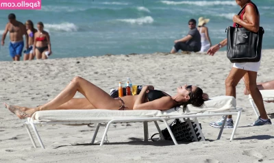 Lisa Snowdon [ lisa-snowdon ] - Wish you were here