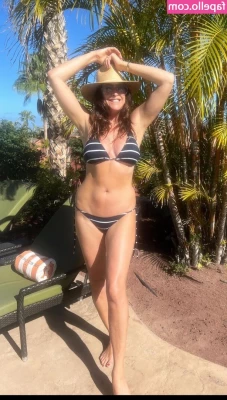 Lisa Snowdon [ lisa-snowdon ] - Suck on them