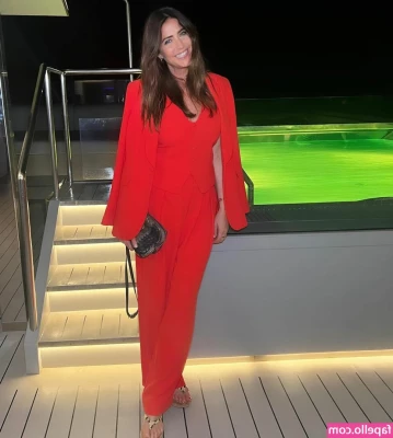 Lisa Snowdon [ lisa-snowdon ] - This bunny maid outfit is available!😘 well worn, I'll even be