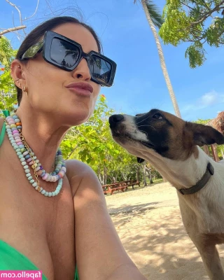 Lisa Snowdon [ lisa-snowdon ] - Yummy yummy. My dildo got cummy.