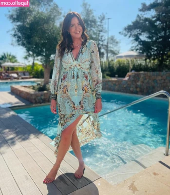 Lisa Snowdon [ lisa-snowdon ] - THREE FINGERS  TWO HOLES  What are you waiting for see my hot content