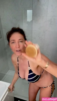 Lisa Snowdon [ lisa-snowdon ] - She doesn’t bit…hard! 😻