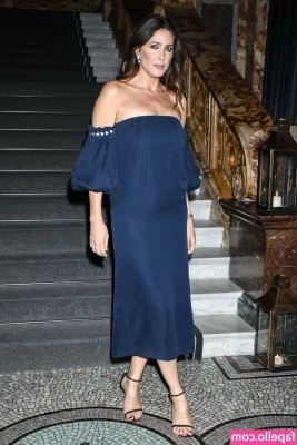Lisa Snowdon [ lisa-snowdon ] - Happy Diwali