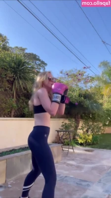 Kathryn Newton [ kathryn-newton ] - Tickle with Pedsrmeds
