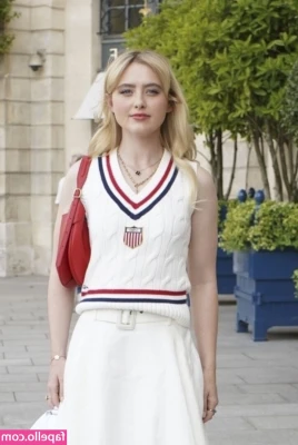 Kathryn Newton [ kathryn-newton ] - TODAY IS TOPLESS FIRST DAY! I am so excite. Please do not share, I