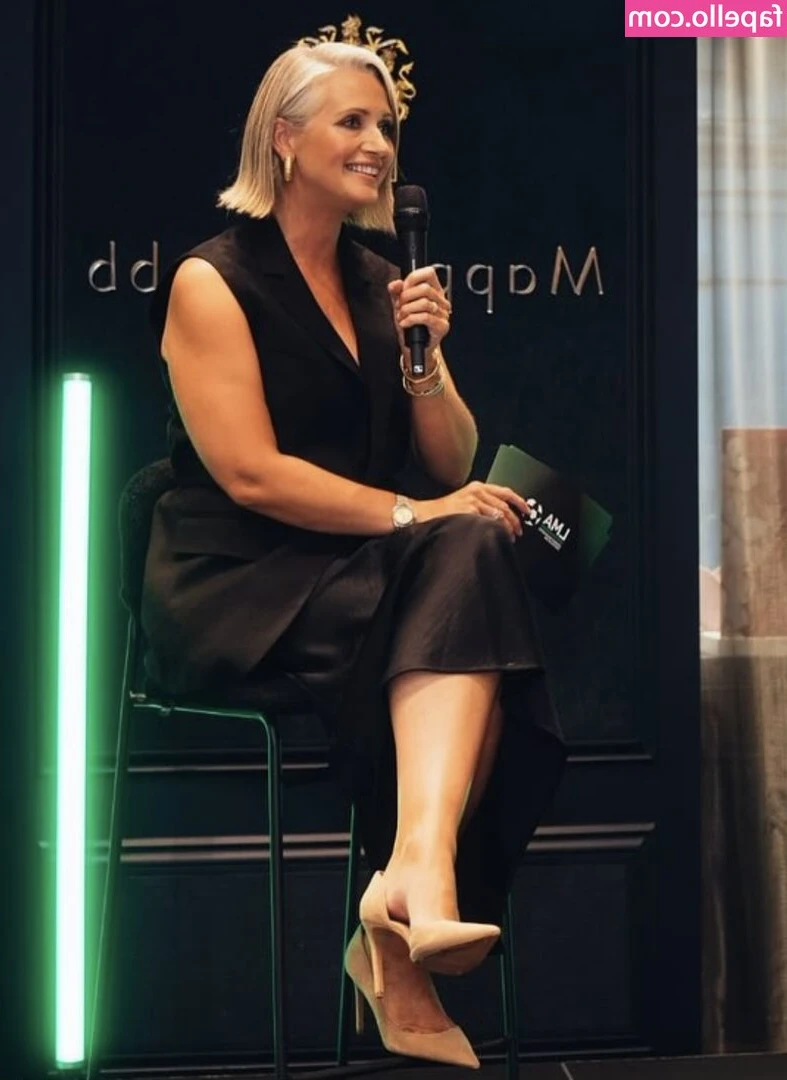 Hayley McQueen [ hayley-mcqueen ] - Parte de un videito que me pidieron jiji andar con vestido me pone