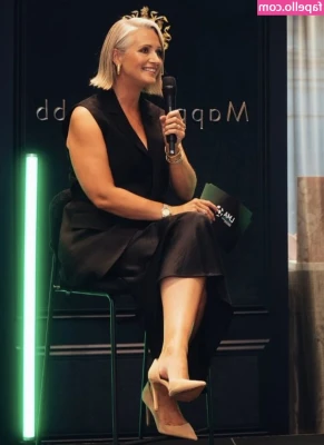 Hayley McQueen [ hayley-mcqueen ] - Parte de un videito que me pidieron jiji andar con vestido me pone